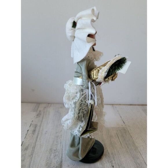 Byers Choice 1998 caroler stocking shopping woman Xmas figure - Picture 4 of 7